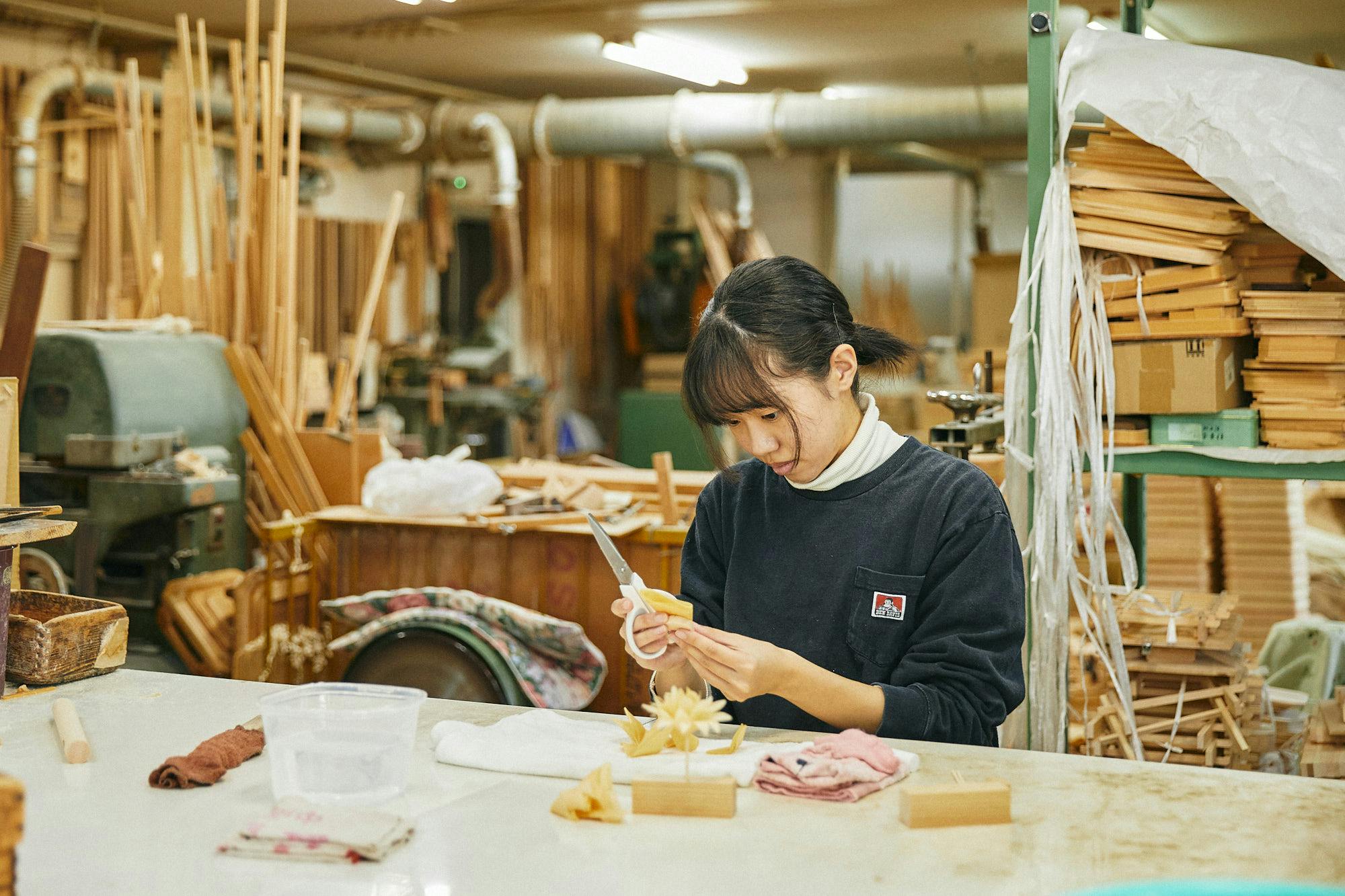 取材当時、入社して1年のスタッフさん。この作業に関しては周りから「先生」と呼ばれるほどの腕前。